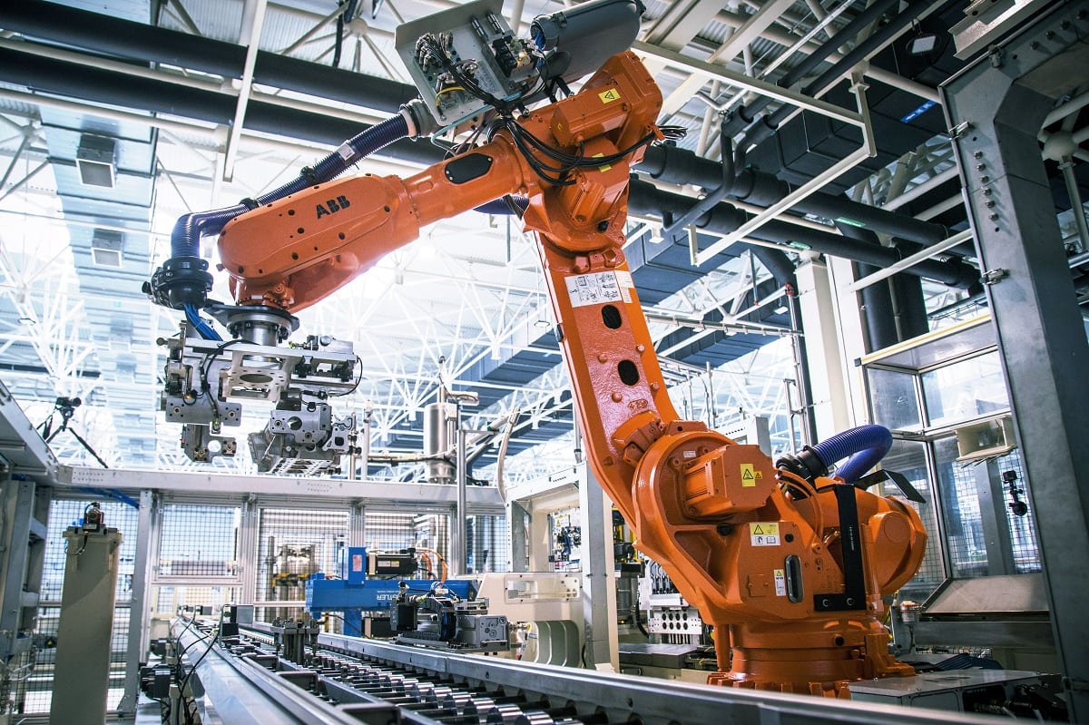 Geely does not only rely on China robotics in Yiwu plant
